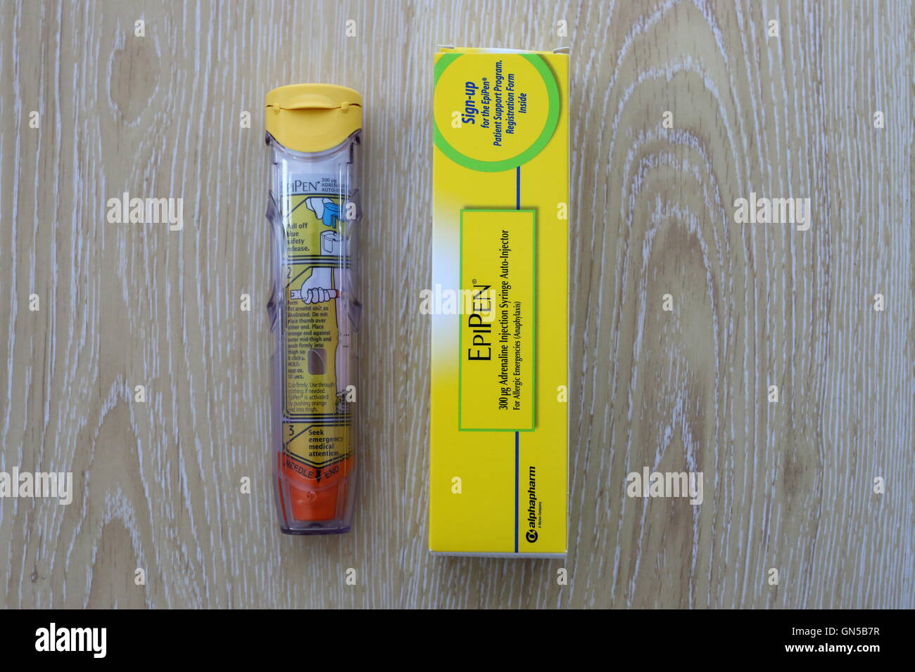 Schließen Sie herauf Bild der Erwachsenen EpiPen - Adrenalin-Injektion für Anaphylaxie Stockfoto