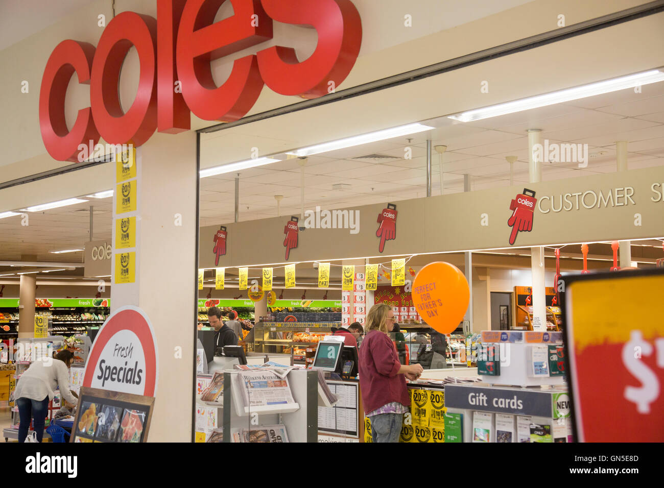 Coles Supermarkt-Kette, im Besitz von Wesfarmers, hier ein Geschäft auf Nordstrände von Sydney, Australien Stockfoto