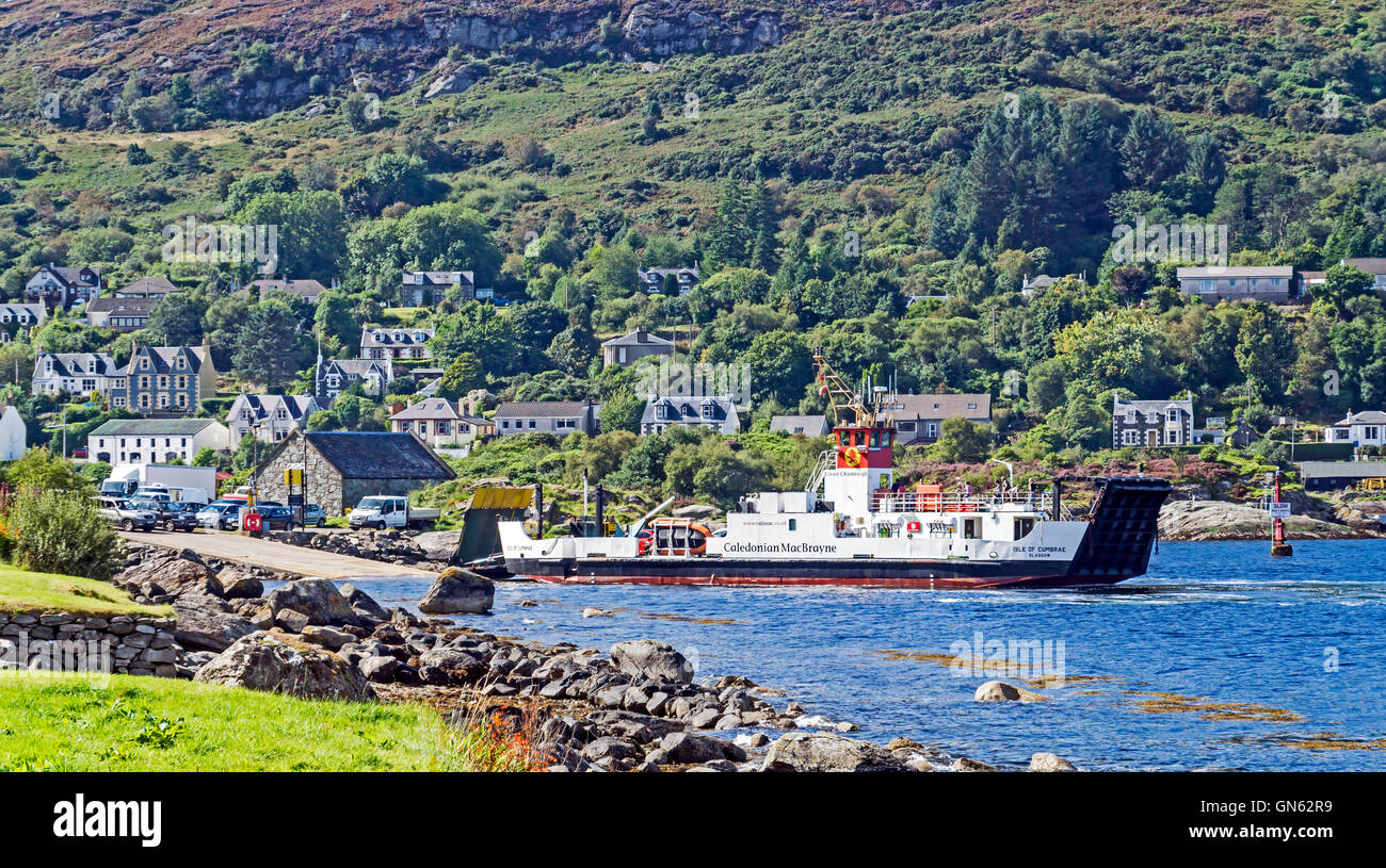 Caledonian MacBrayne Auto und Personenfähre Isle of Cumbrae Ankunft am Pier in Tarbert Argyle und Bute Schottland Stockfoto