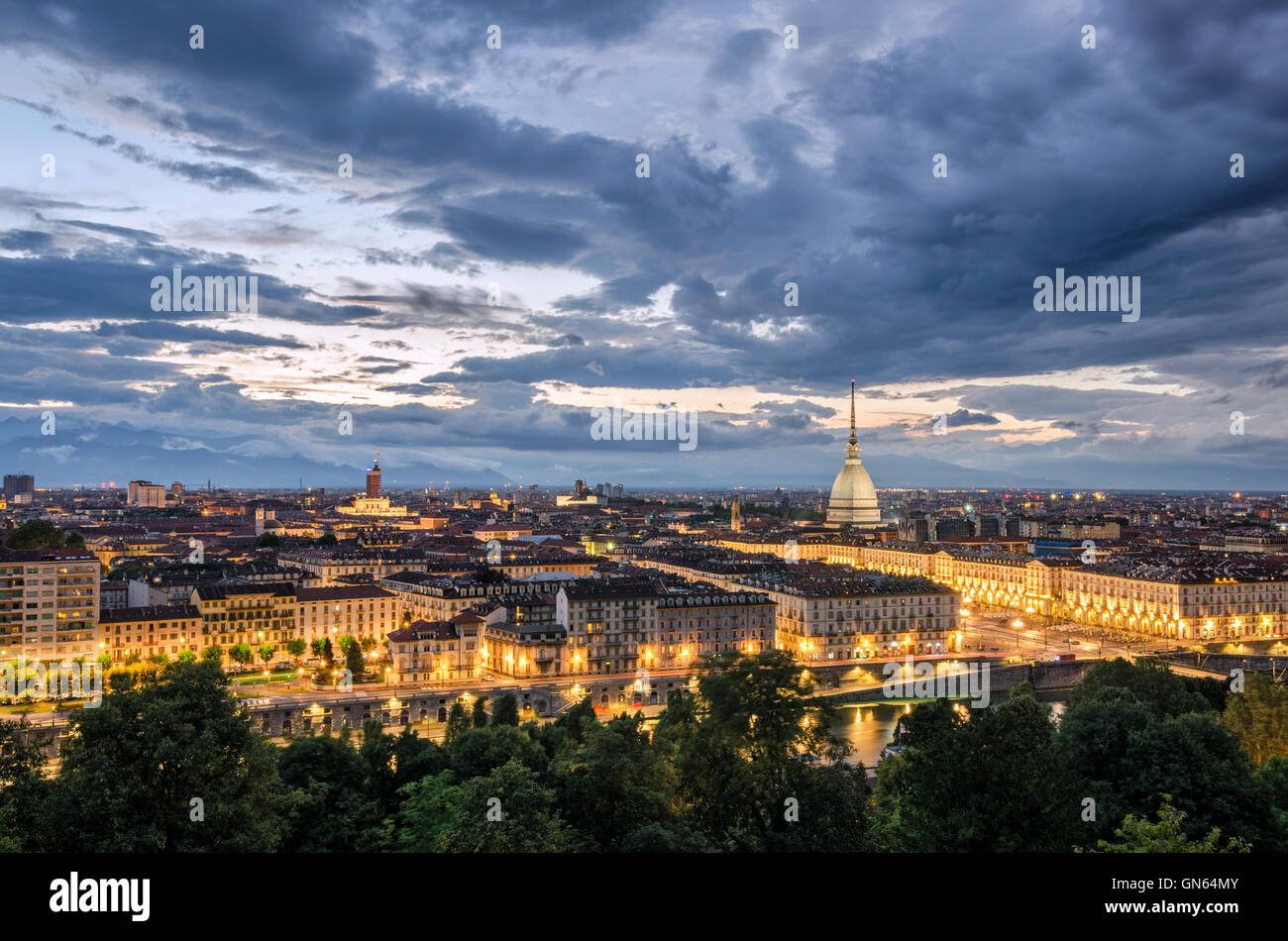 Torino-Panorama in der Dämmerung Stockfoto