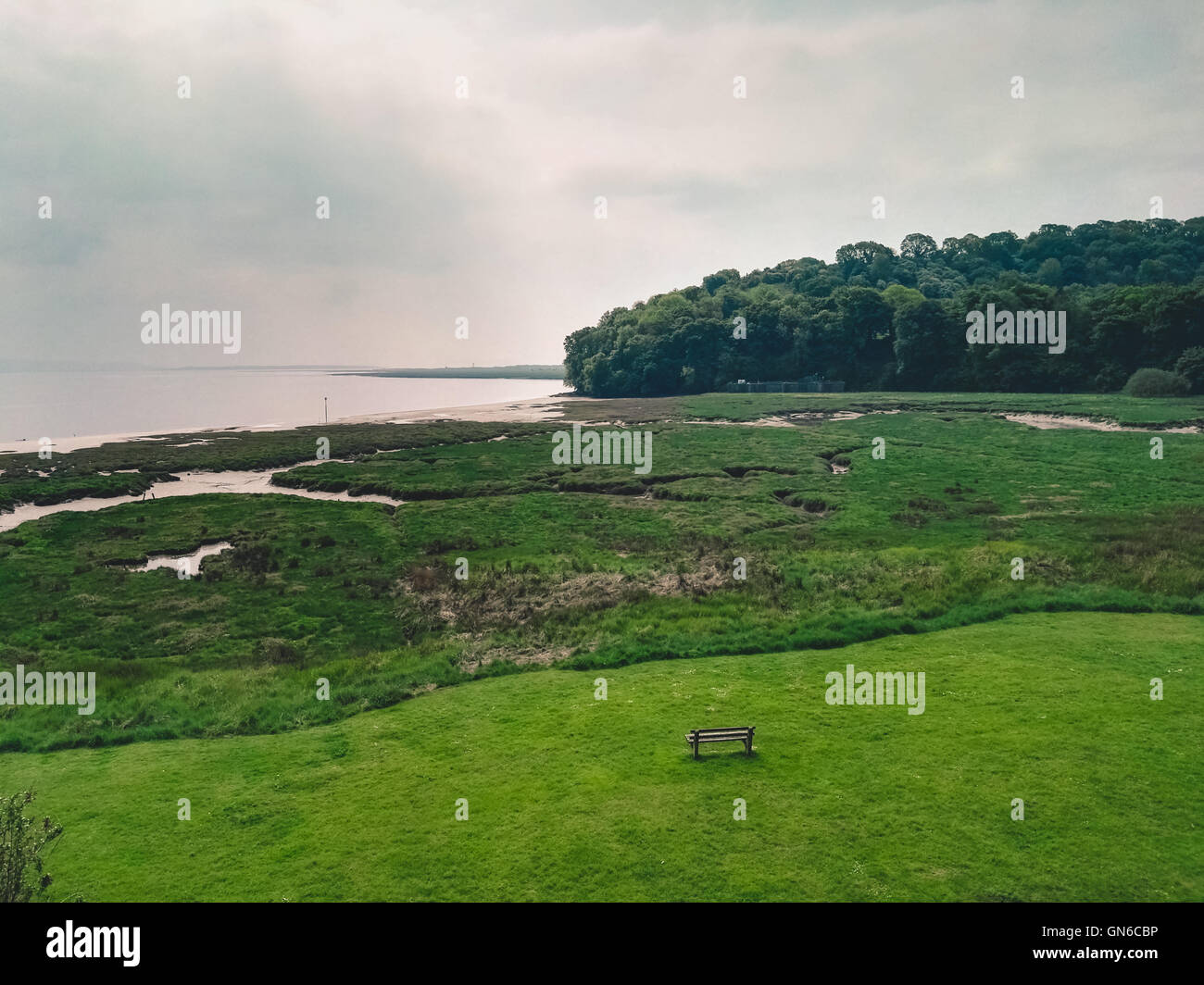 Blick auf das Meer vom Laugharne Castle Stockfoto