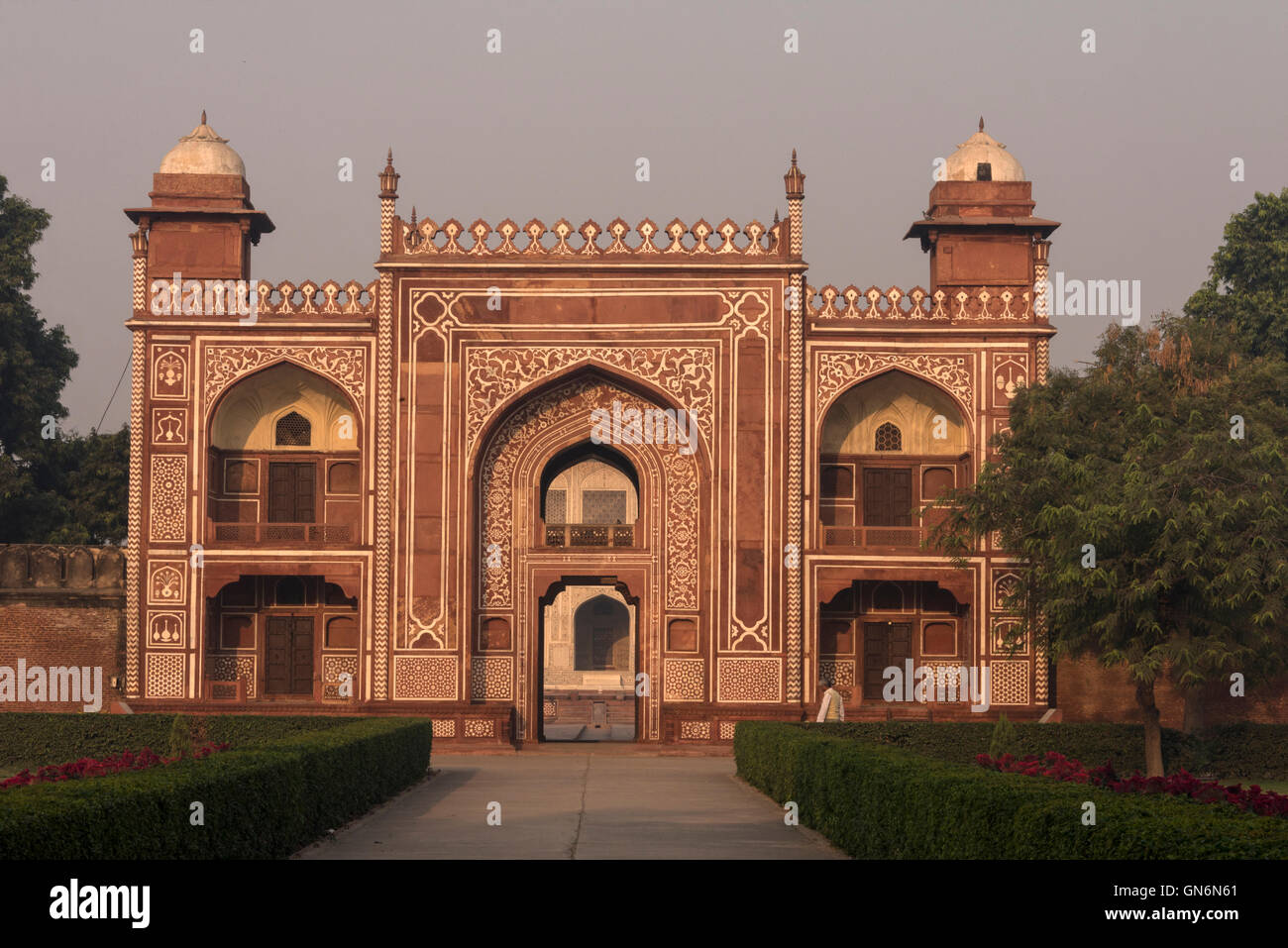 Das Grab von I'timad-ud-Daulah ist ein Mughal Mausoleum und im Stil identisch mit dem Taj Mahal in der Stadt Agra in Uttar Pradesh von Indien. Dies Stockfoto