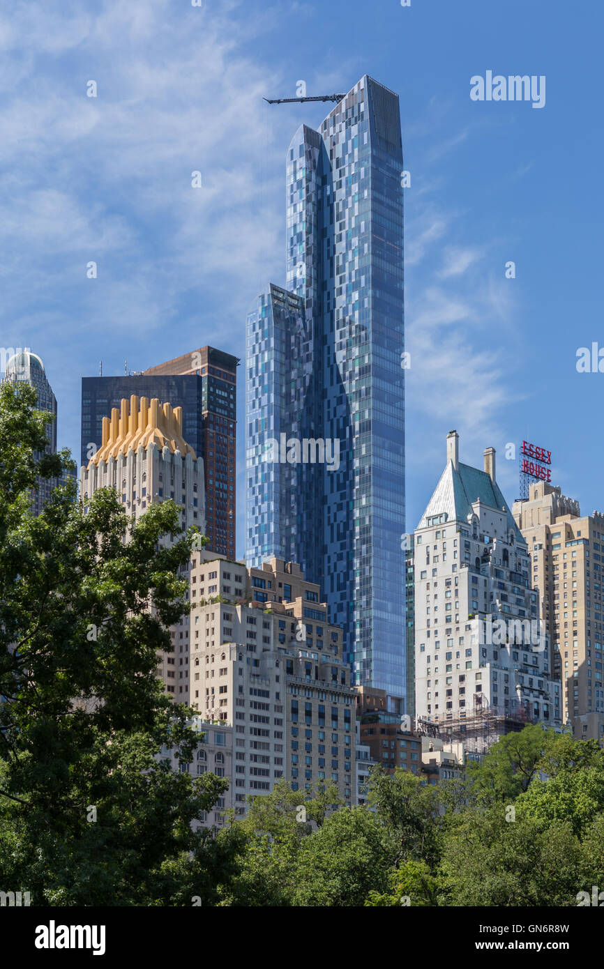 Wohn- supertall Wolkenkratzer Eine 57 Türme auf den Central Park und andere nahe gelegene Gebäude an der West 57th Street in New York City. Stockfoto