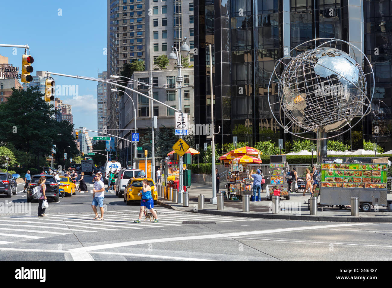 Ein Blick auf Broadway von Columbus Circle in New York City. Stockfoto