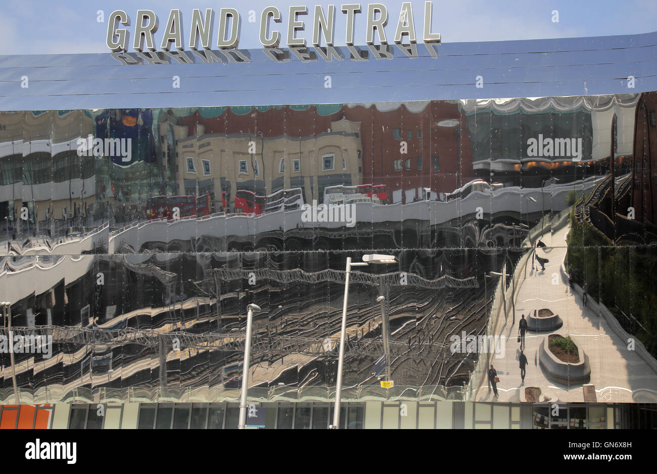 Reflexionen der grand Central station birmingham Stockfoto