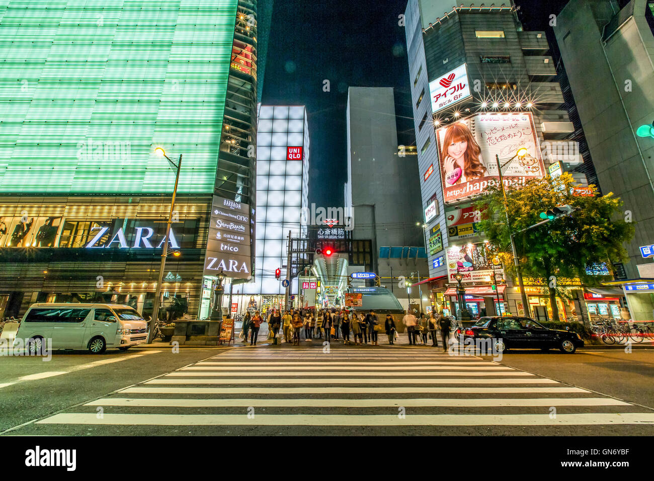 Shinsaibashi in der Nacht, Osaka, Japan Stockfoto