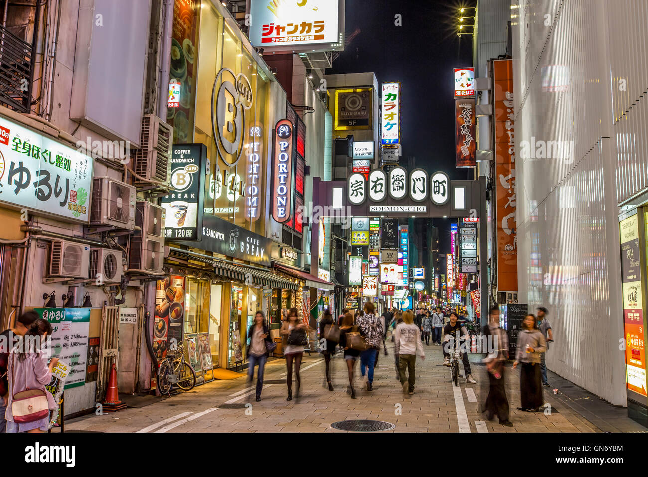 Soemon-Cho in der Nacht, Osaka, Japan Stockfoto
