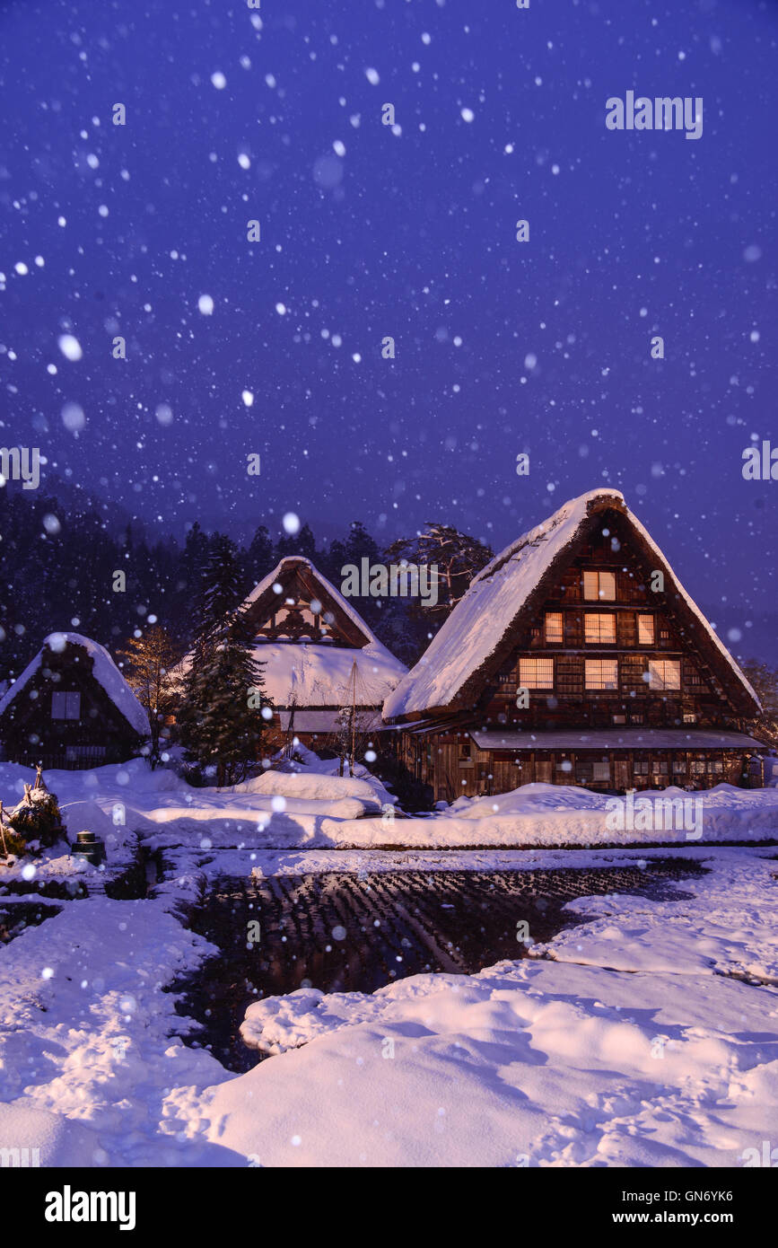 Shirakawa Dorf mit Schnee bedeckt, Shirakawa, Japan Stockfoto