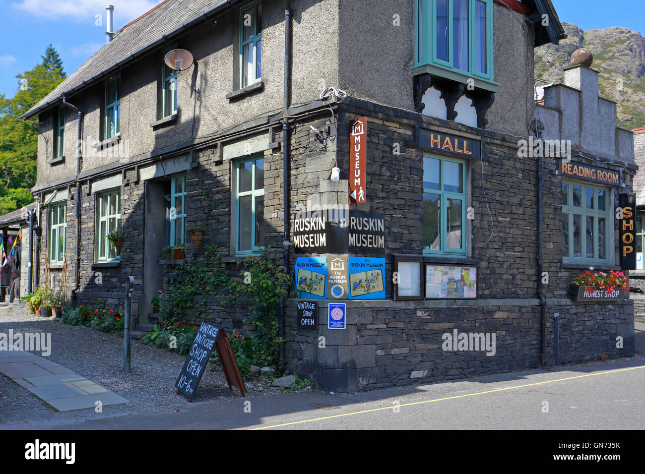 Coniston Dorfhalle in das ehemalige Mechanik Institutsgebäude, Coniston, Cumbria, Nationalpark Lake District, England, UK. Stockfoto