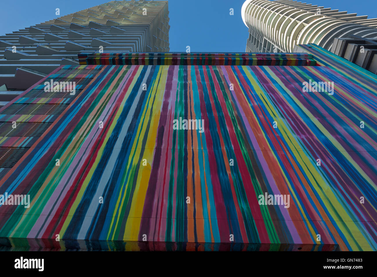 TROPFEN SIE FARBE WANDBILD (© MARKUS LINNENBRINK 2016) SLS BRICKELL STADTZENTRUM WOLKENKRATZER DOWNTOWN MIAMI FLORIDA USA Stockfoto