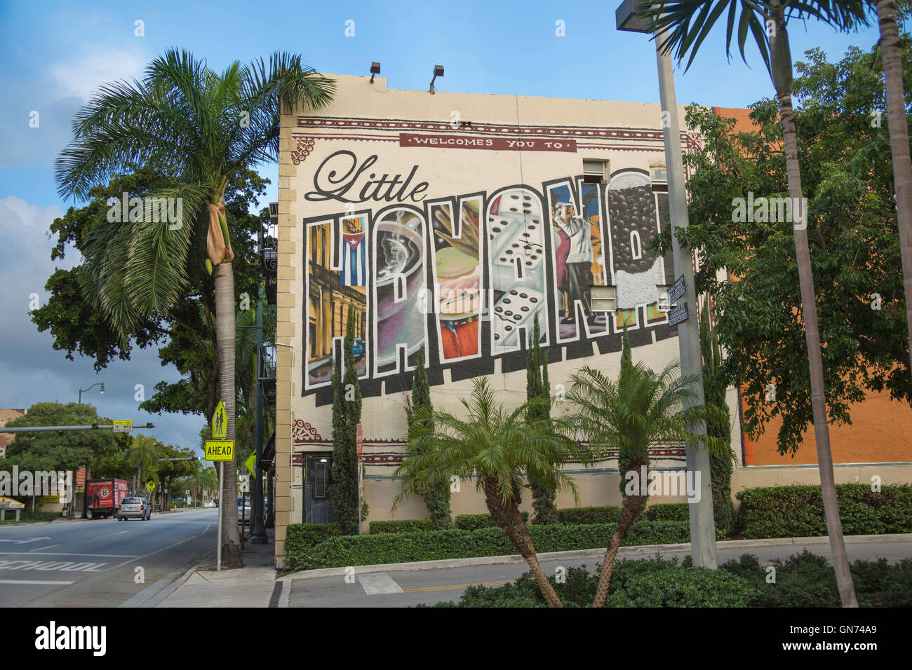 WILLKOMMEN BEI LITTLE HAVANA SIGN WANDBILD (©UNZUGESCHRIEBEN) ACHTE STRASSE LITTLE HAVANA NACHBARSCHAFT MIAMI FLORIDA Stockfoto