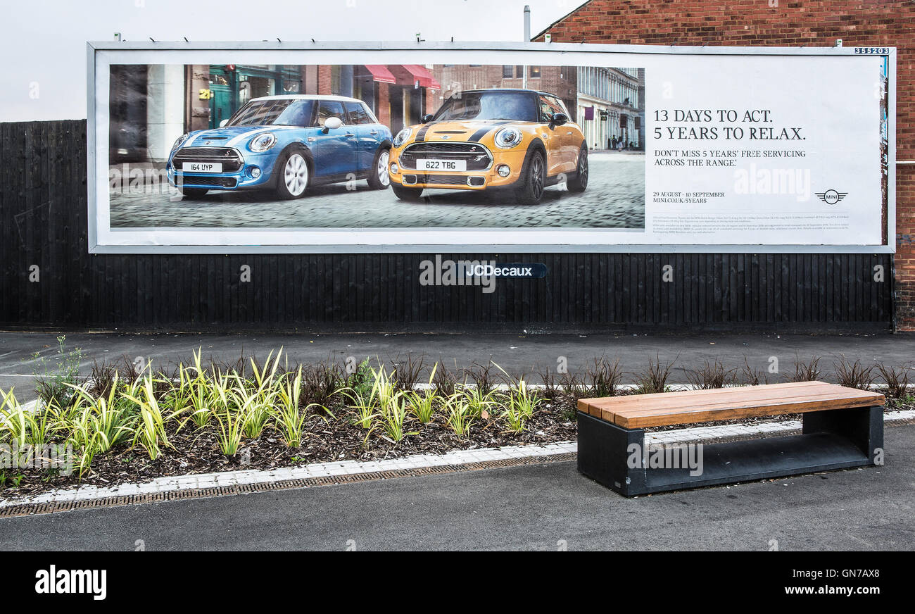 Plakat für Minis in Swindon die Heimat der Plattenherstellung Stockfoto