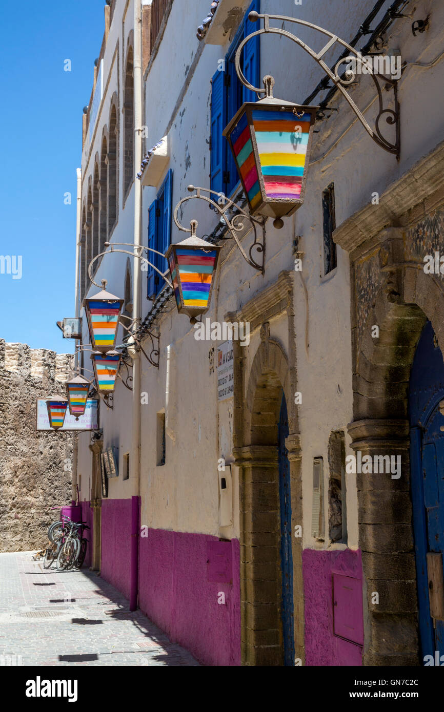 Essaouira, Marokko.  Medina Street Scene. Stockfoto