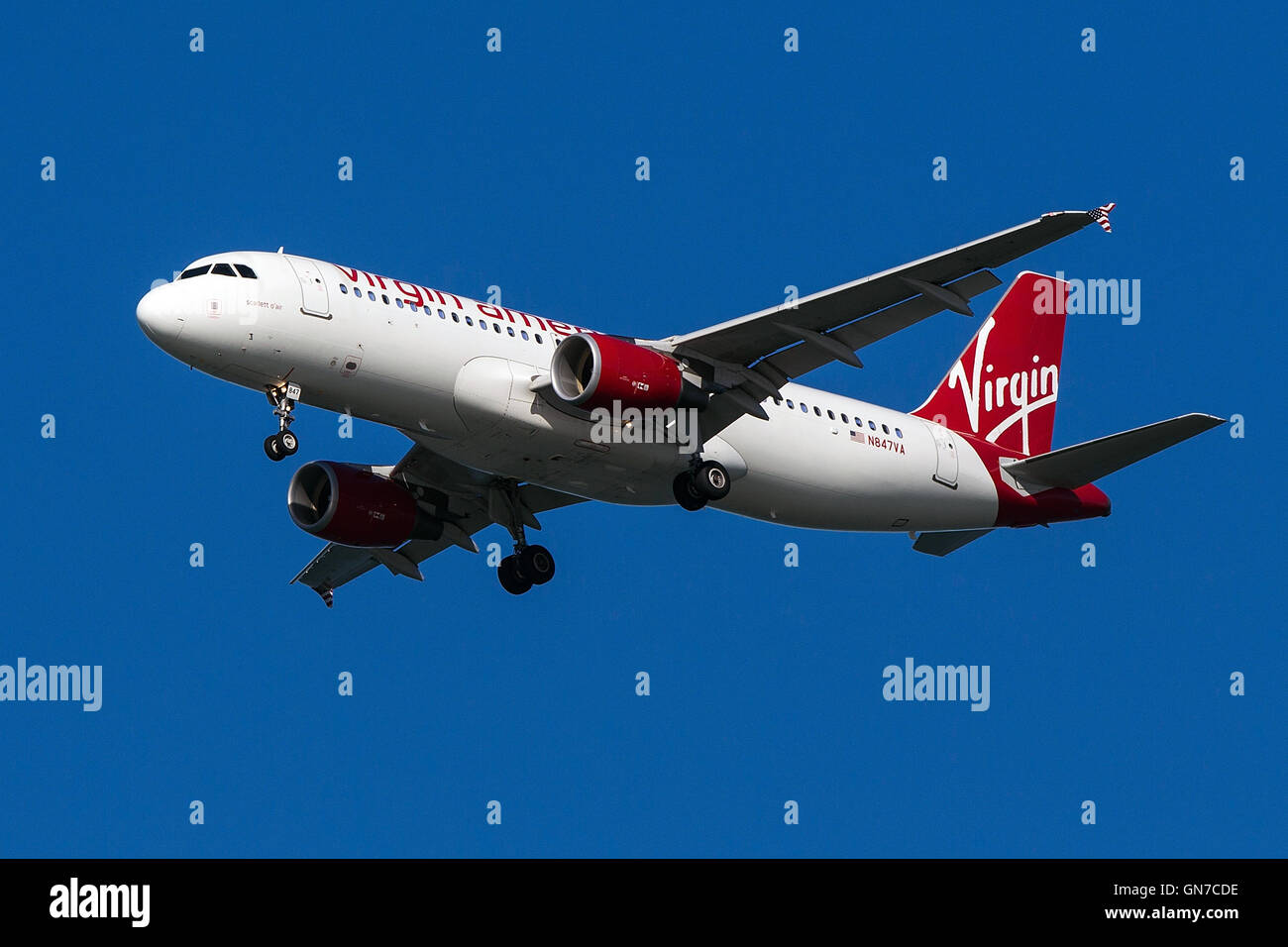 Virgin America Airbus A320-214 (Registrierung N847VA) nähert sich San Francisco International Airport (SFO) in San Mateo, California, Vereinigte Staaten von Amerika Stockfoto
