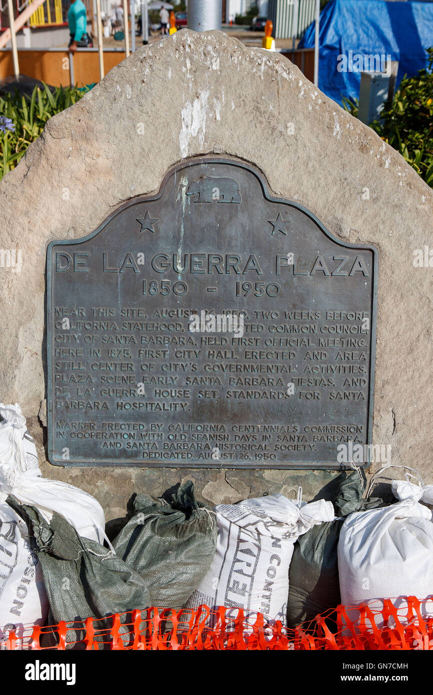 DE LA GUERRA PLAZA 1850-1950 nahen dieser Website statt 26. August 1850, zwei Wochen vor Kalifornien Staatlichkeit, ordnungsgemäß gewählten Gemeinderats der Stadt Santa Barbara, erste offizielle treffen. Hier noch im Jahre 1875, erste Rathaus errichtet und Bereich Zentrum der Stadt gov Stockfoto