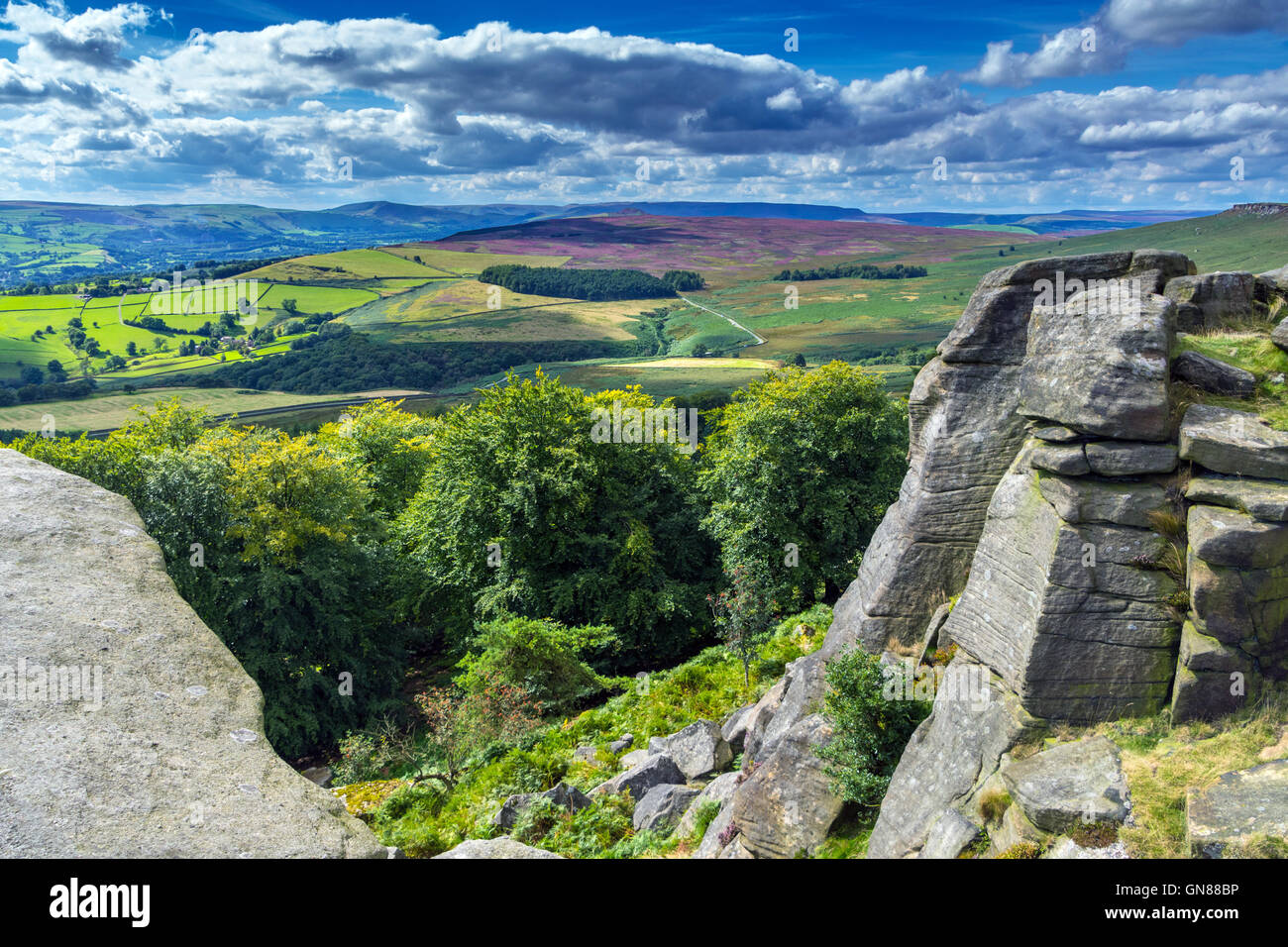 Panoramablick über Hope Valley aus Stanage Edge, Peak District, Derbyshire Stockfoto