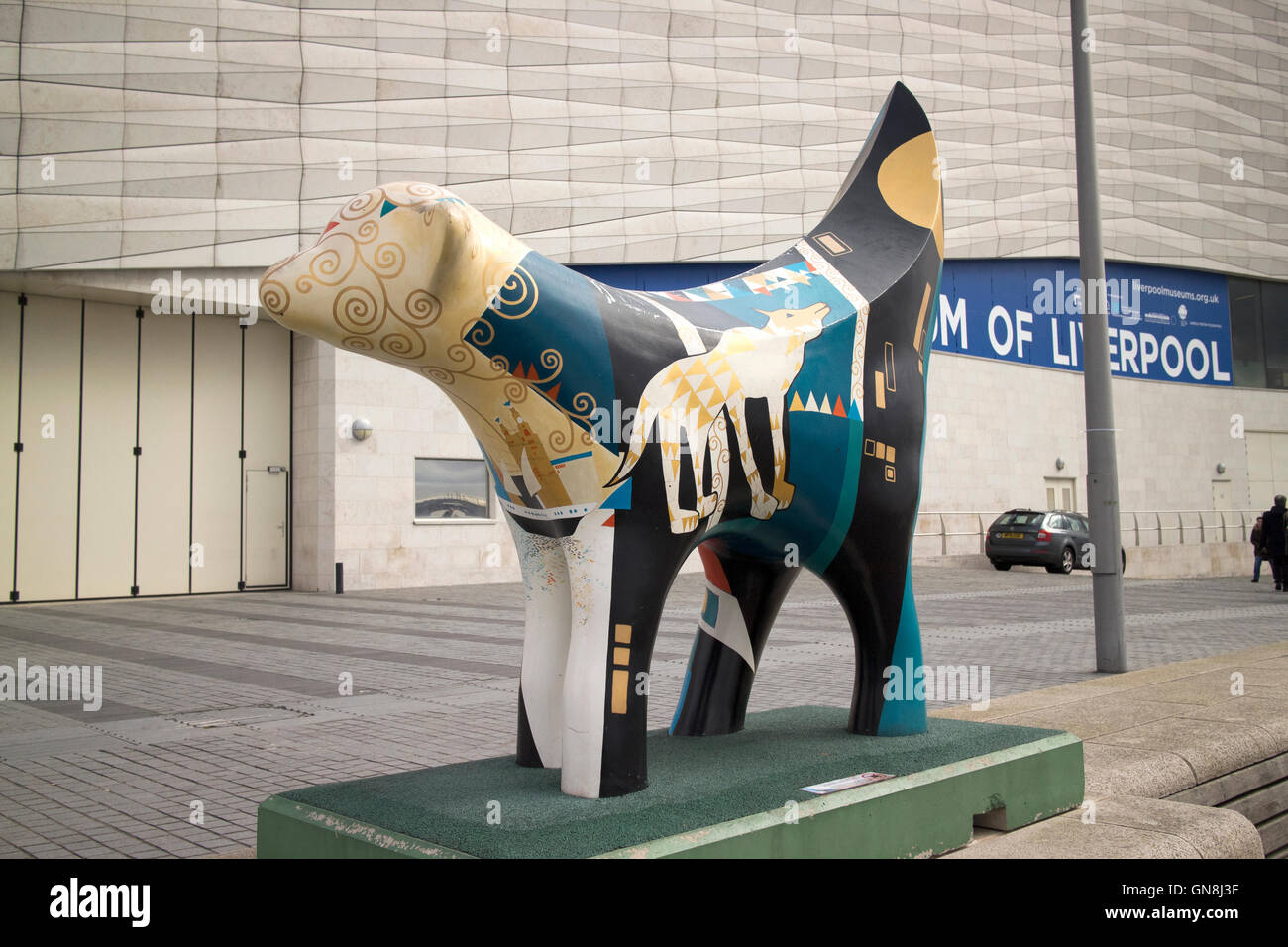 Miniatur Nachbildung Lambanana Statue außerhalb Museum Liverpool Merseyside UK Stockfoto