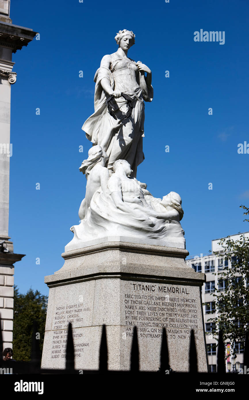 Titanic-Denkmal-Skulptur auf dem Gelände der Belfast City Hall Nordirland Vereinigtes Königreich Stockfoto