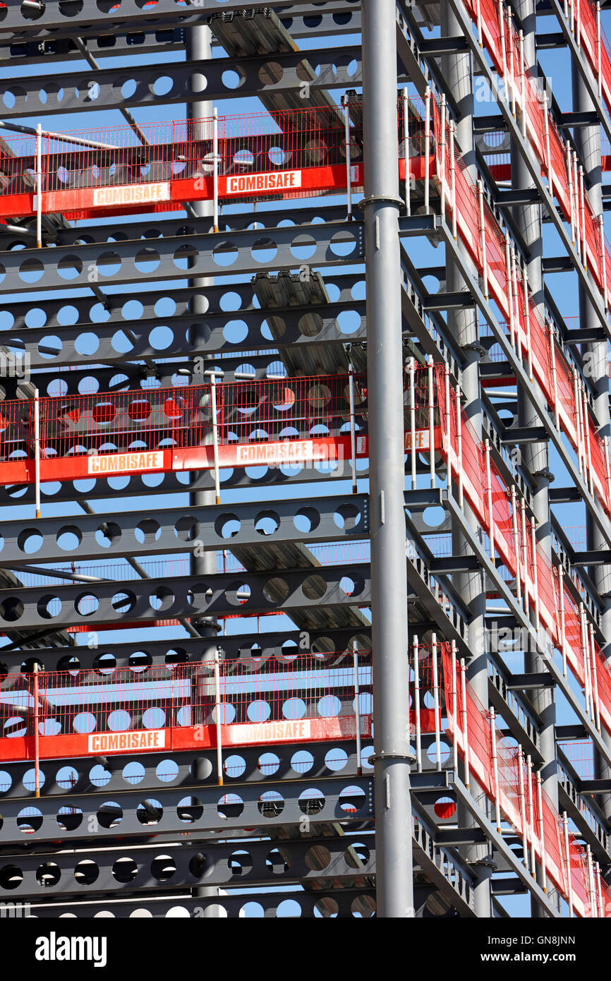 Combisafe Netze am Skelett Hochbau Belfast Nordirland Vereinigtes Königreich Stockfoto