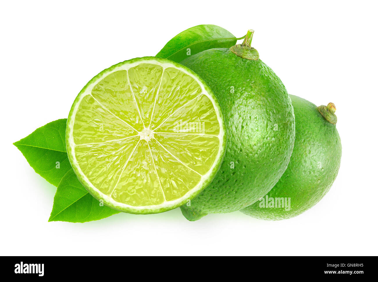 Isolierte Limes. Geschnitten Sie Lime Obst isoliert auf weißem Hintergrund mit Beschneidungspfad Stockfoto