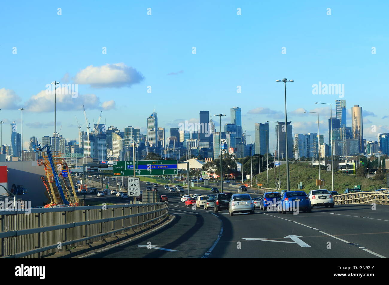 Melbourne-Stadtbild und Autobahn-Verkehr Stockfoto