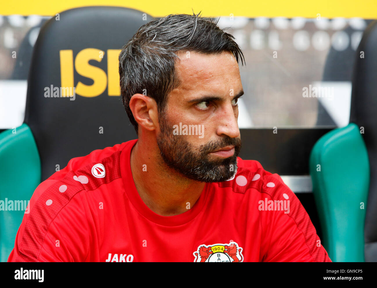 Sport, Fußball, Bundesliga, 2016/2017, Borussia Moenchengladbach gegen Bayer 04 Leverkusen 2:1, Stadion Borussia-Park, Ersatzstoffe Bank, Keeper Ramazan Oezcan (Bayer) Stockfoto