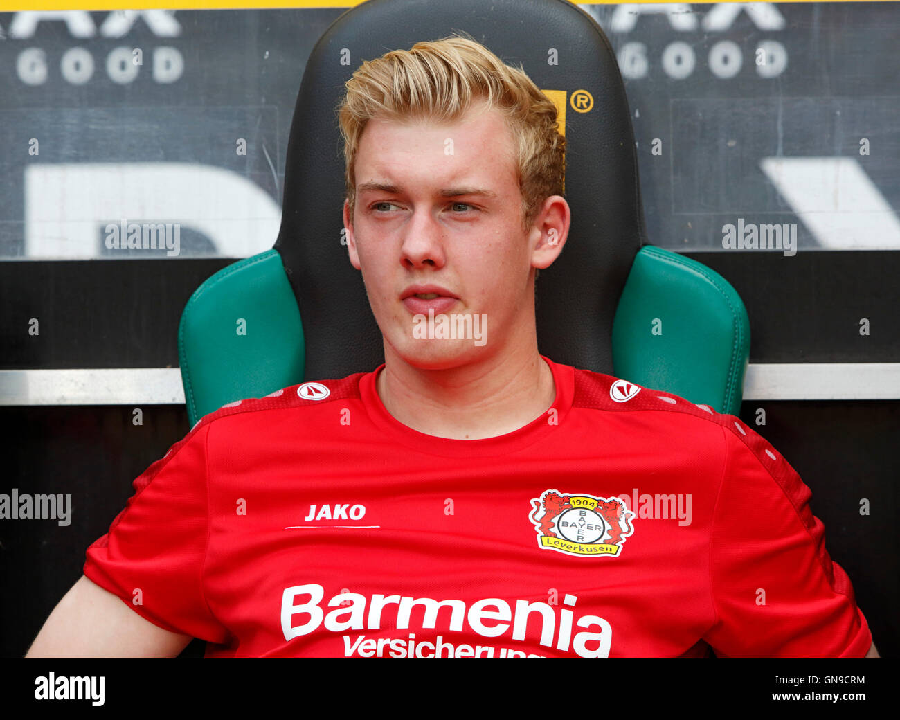 Sport, Fußball, Bundesliga, 2016/2017, Borussia Moenchengladbach gegen Bayer 04 Leverkusen 2:1, Stadion Borussia-Park, Ersatzstoffe Bank, Julian Brandt (Bayer) Stockfoto