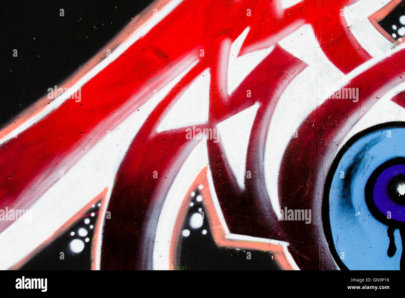 Rot Bright Graffiti auf Ziegel, Pfeil Design Stockfoto