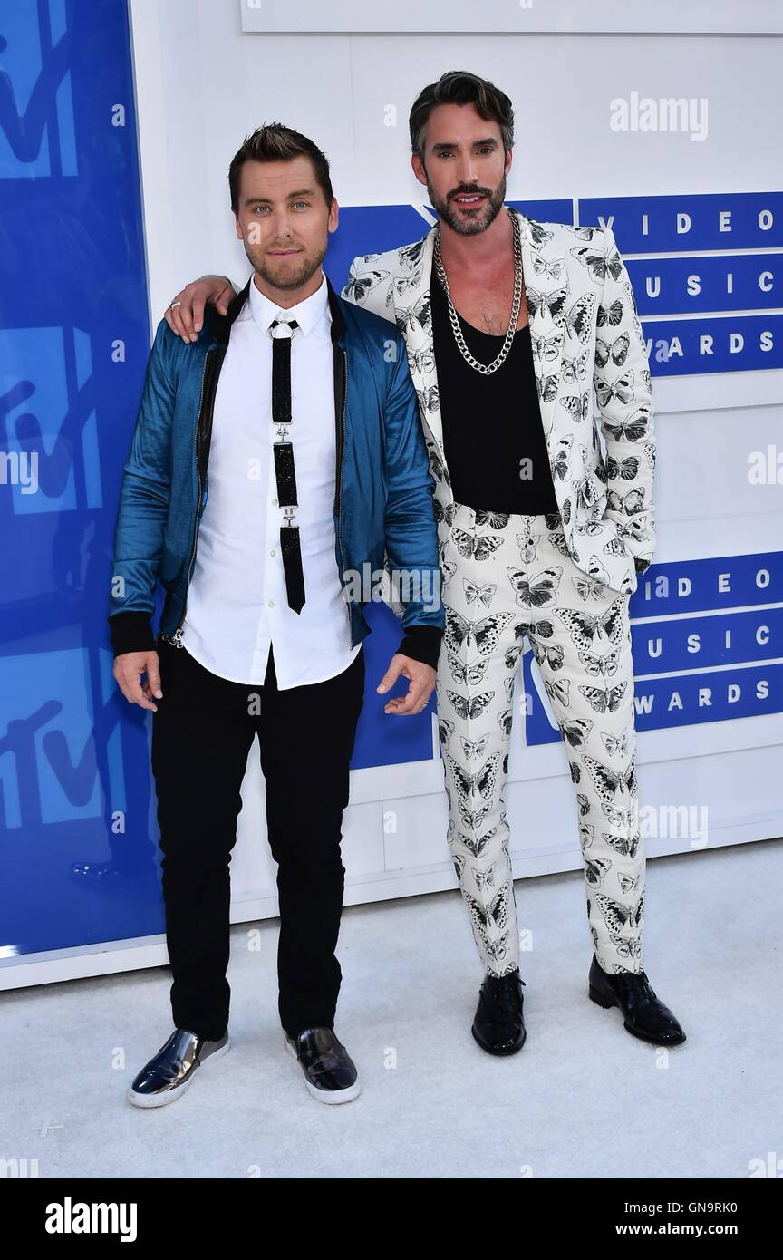 New York, NY, USA. 28. August 2016. Bas, Robert Sepulveda Jr. im Ankunftsbereich für 2016 MTV Video Music Awards VMAs - Ankunft 1, Madison Square Garden, New York, NY 28. August 2016 Lanze. Bildnachweis: Steven Ferdman/Everett Collection/Alamy Live-Nachrichten Stockfoto