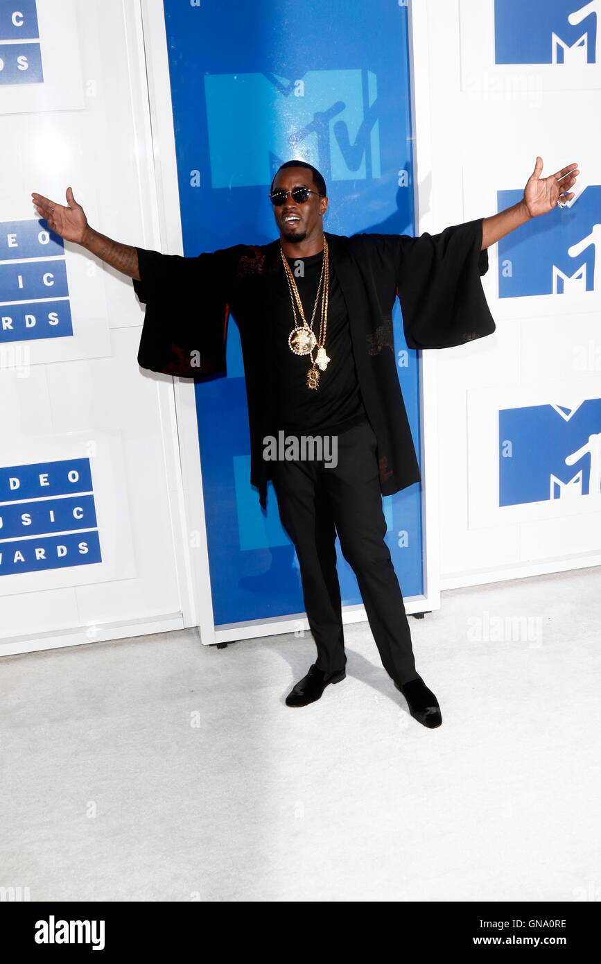 New York, uns. 29. August 2016. Sean P. Diddy Combs besucht den MTV Video Music Awards, VMAs, im Madison Square Garden in New York City, USA, am 28. August 2016. Foto: Hubert Boesl/Dpa - NO-Draht-SERVICE-/ Dpa/Alamy Live News Stockfoto