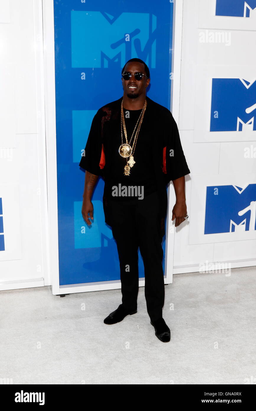 New York, uns. 29. August 2016. Sean P. Diddy Combs besucht den MTV Video Music Awards, VMAs, im Madison Square Garden in New York City, USA, am 28. August 2016. Foto: Hubert Boesl/Dpa - NO-Draht-SERVICE-/ Dpa/Alamy Live News Stockfoto