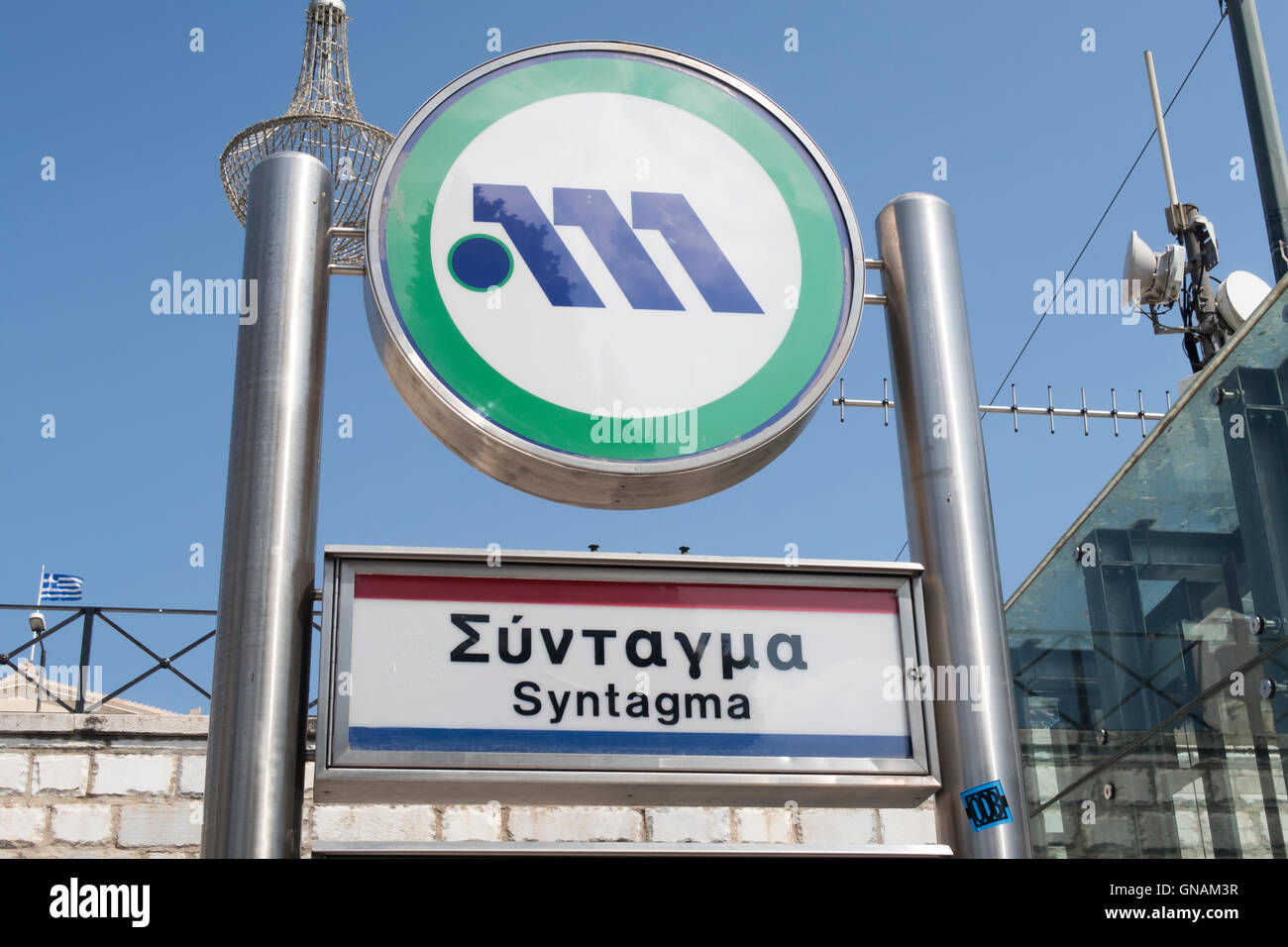 Athen, Griechenland - 6. August 2016: Athen Metro Schild am u-Bahnhof Syntagma. Stockfoto