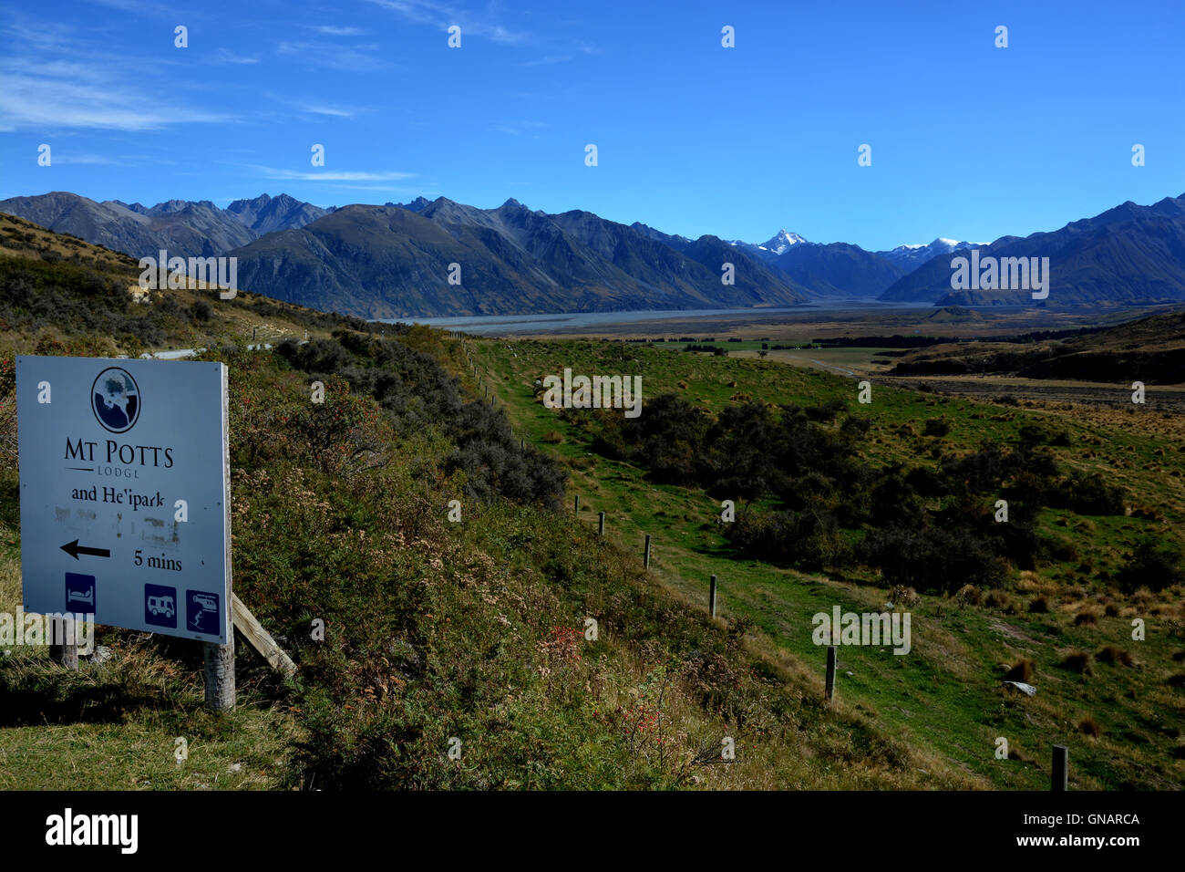 Mount Potts mit Blick auf Mount Sonntag Stockfoto