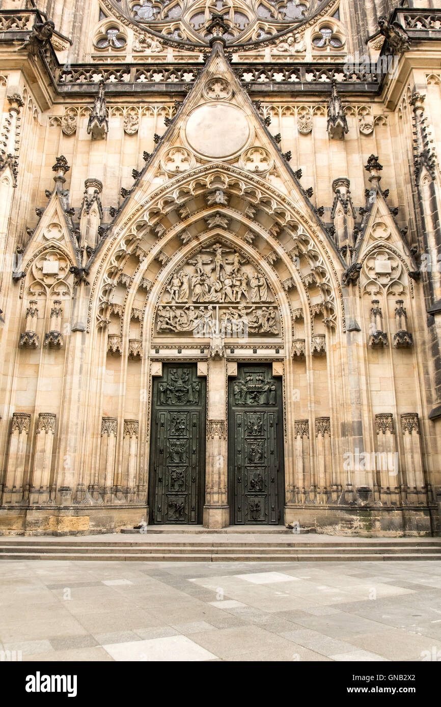 Gotisches Portal der Sankt-Veits-Dom Stockfoto