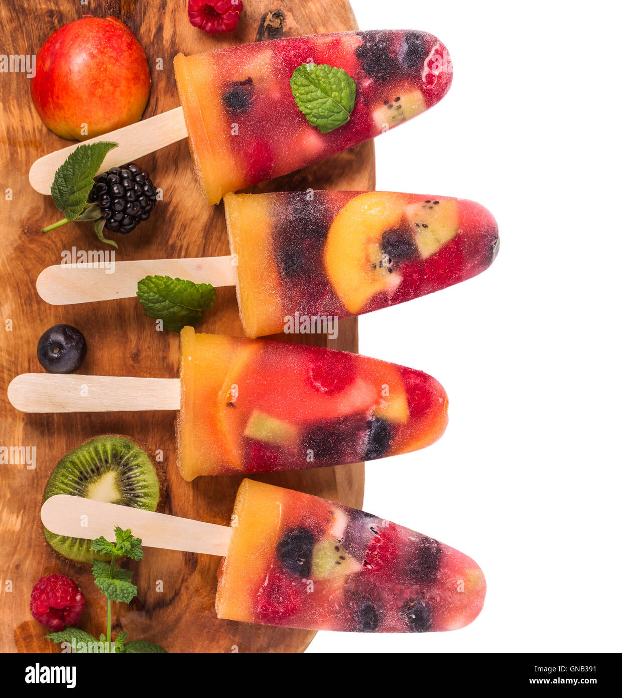 Hausgemachte Beeren- und Eis pop Draufsicht Stockfoto