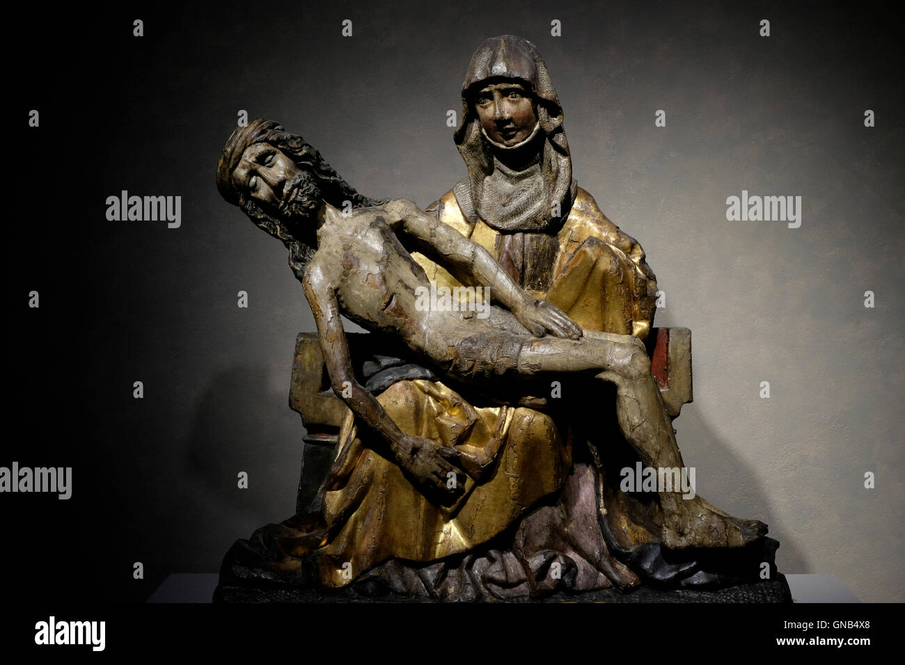 Holzfigur auf der größten gotischen Burg in Europa baute die Burg des Deutschen Ordens durch die Kreuzritter, ein deutscher Geistlicher Orden der Kreuzritter, in Form einer Ordensburg-Festung befindet sich in der Stadt Malbork im Großraum Zulawy in Nordpolen Westpommern Stockfoto