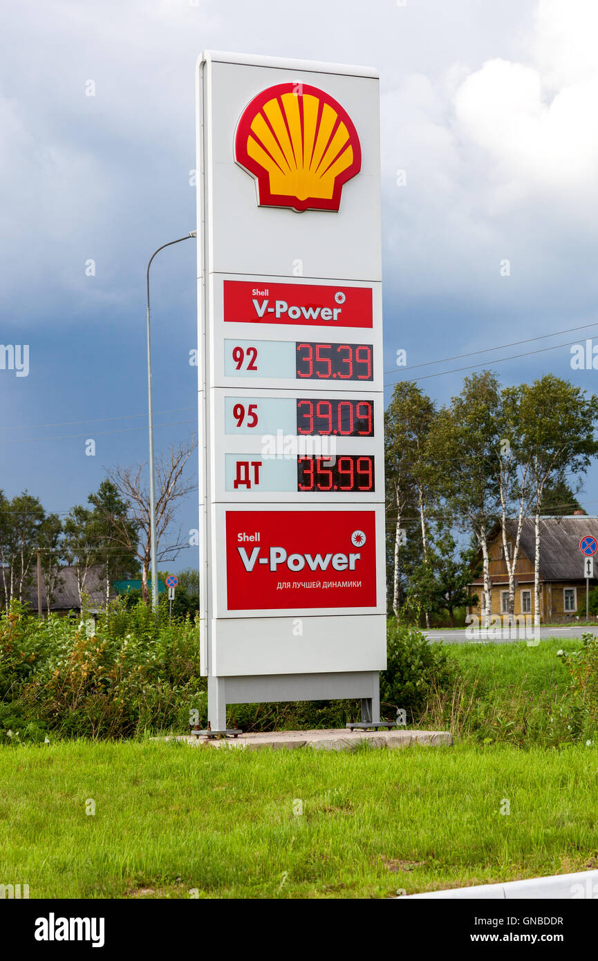 Zeichen, führen den Preis für den Kraftstoff an der Tankstelle Shell angegeben. Shell ist ein Anglo-niederländischen multinationalen Öl- und Gas-Unternehmen Stockfoto