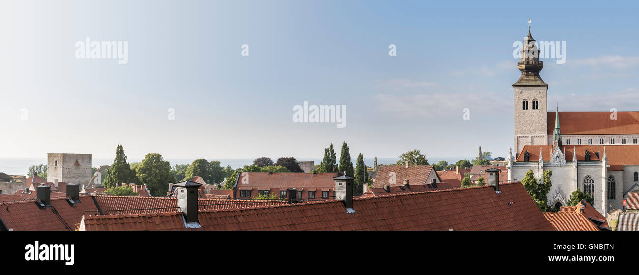 Panorama mit Dächern und Kathedrale von Visby, Gotland. Schweden. Skandinavien. Stockfoto