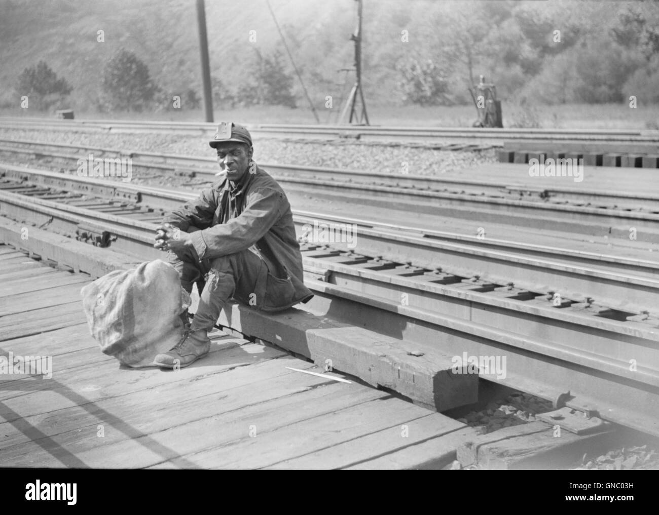 Coal Miner warten nach Hause zu gehen, Caples, West Virginia, USA, Marion Post Wolcott für Farm Security Administration, September 1938 Stockfoto