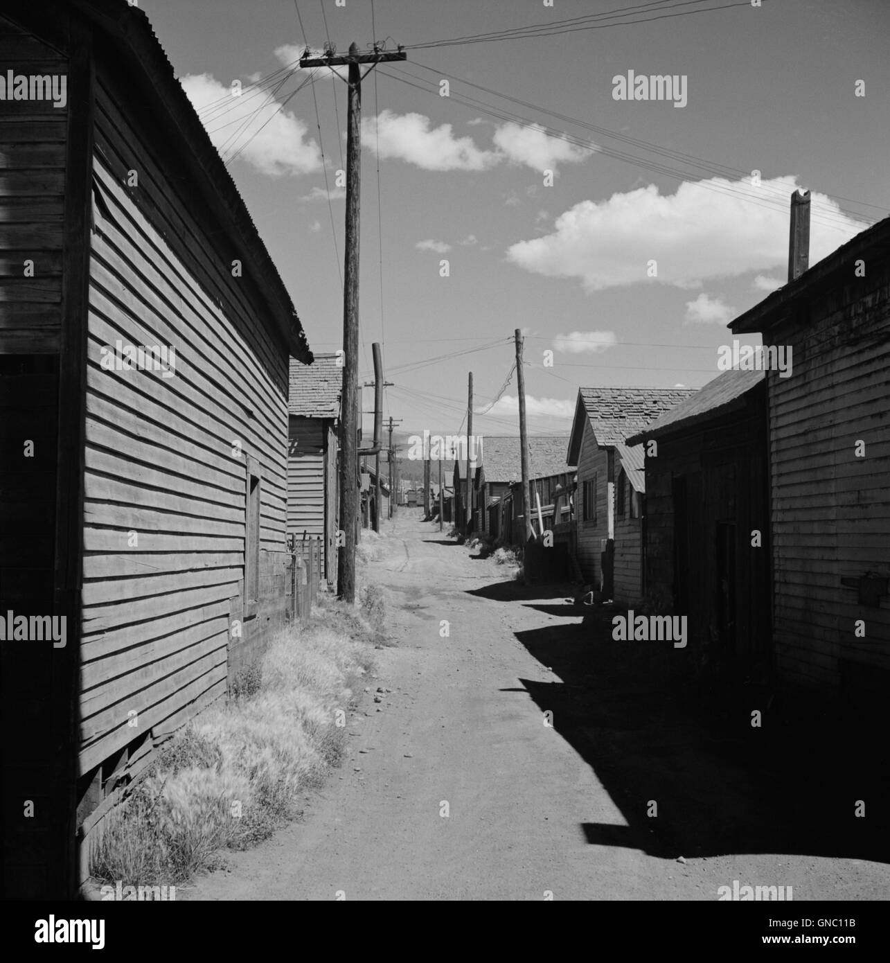 Homes and Narrow Dirt Road in Old Mining Town, Leadville, Colorado, USA, Marion Post Wolcott, USA Farm Security Administration, September 1941 Stockfoto