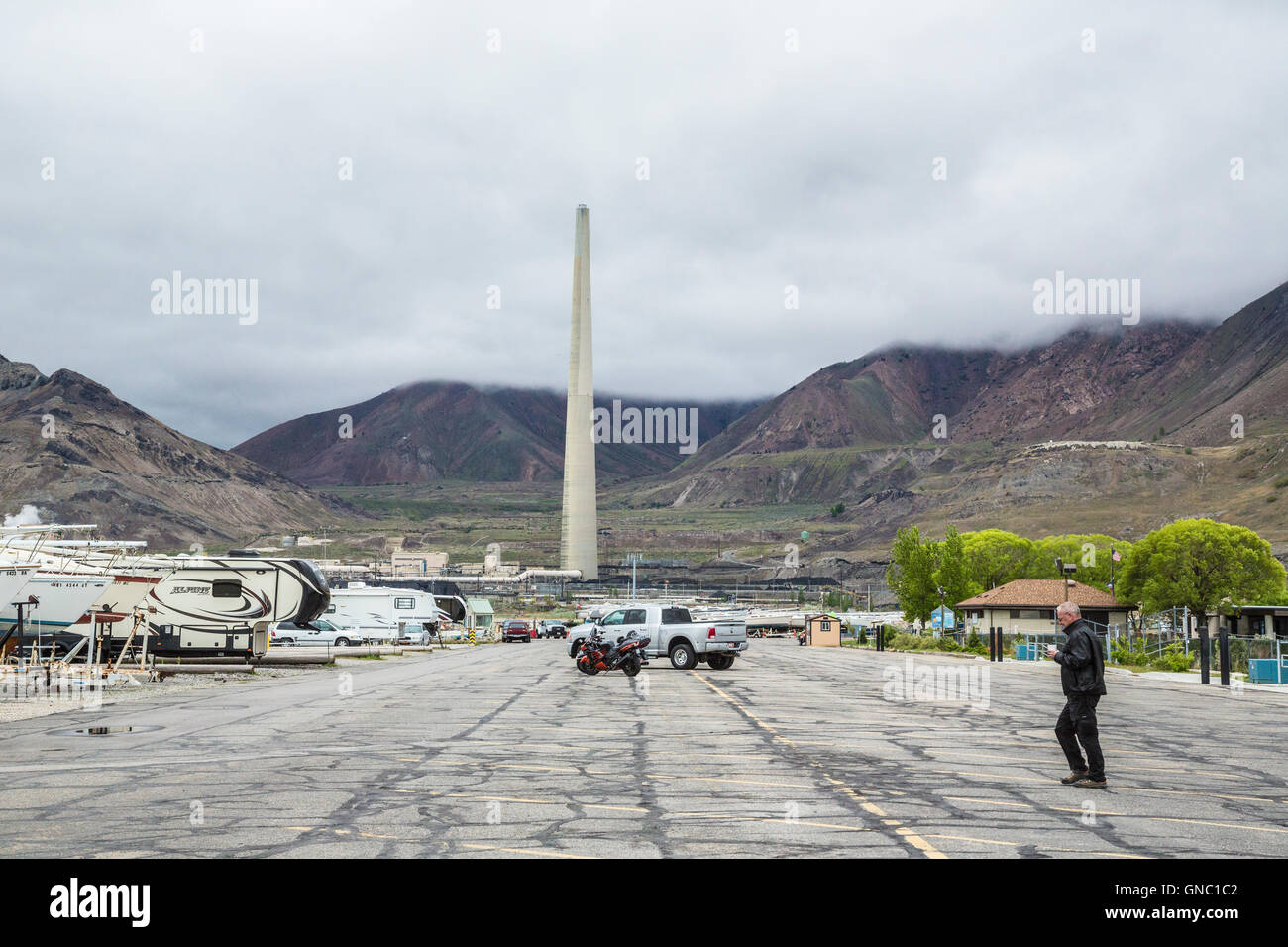 Rio Tinto Kennecott Einschmelzens Schornstein am Ufer des Great Salt Lake-Utah Stockfoto