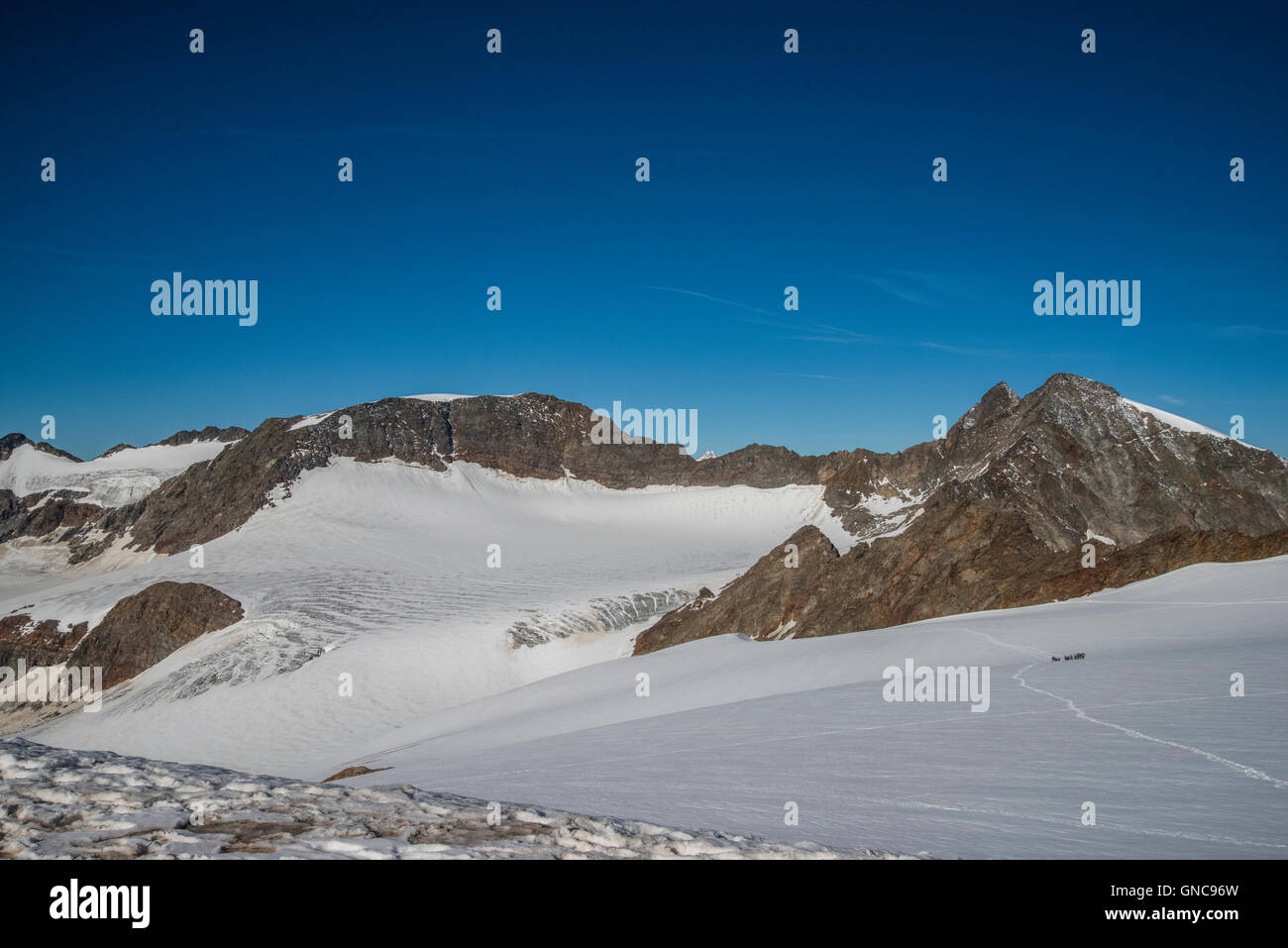 Die Stubaier Alpen. Mit Blick auf die Sonklar Spitze und Mueller Hütte Berghütte Stockfoto