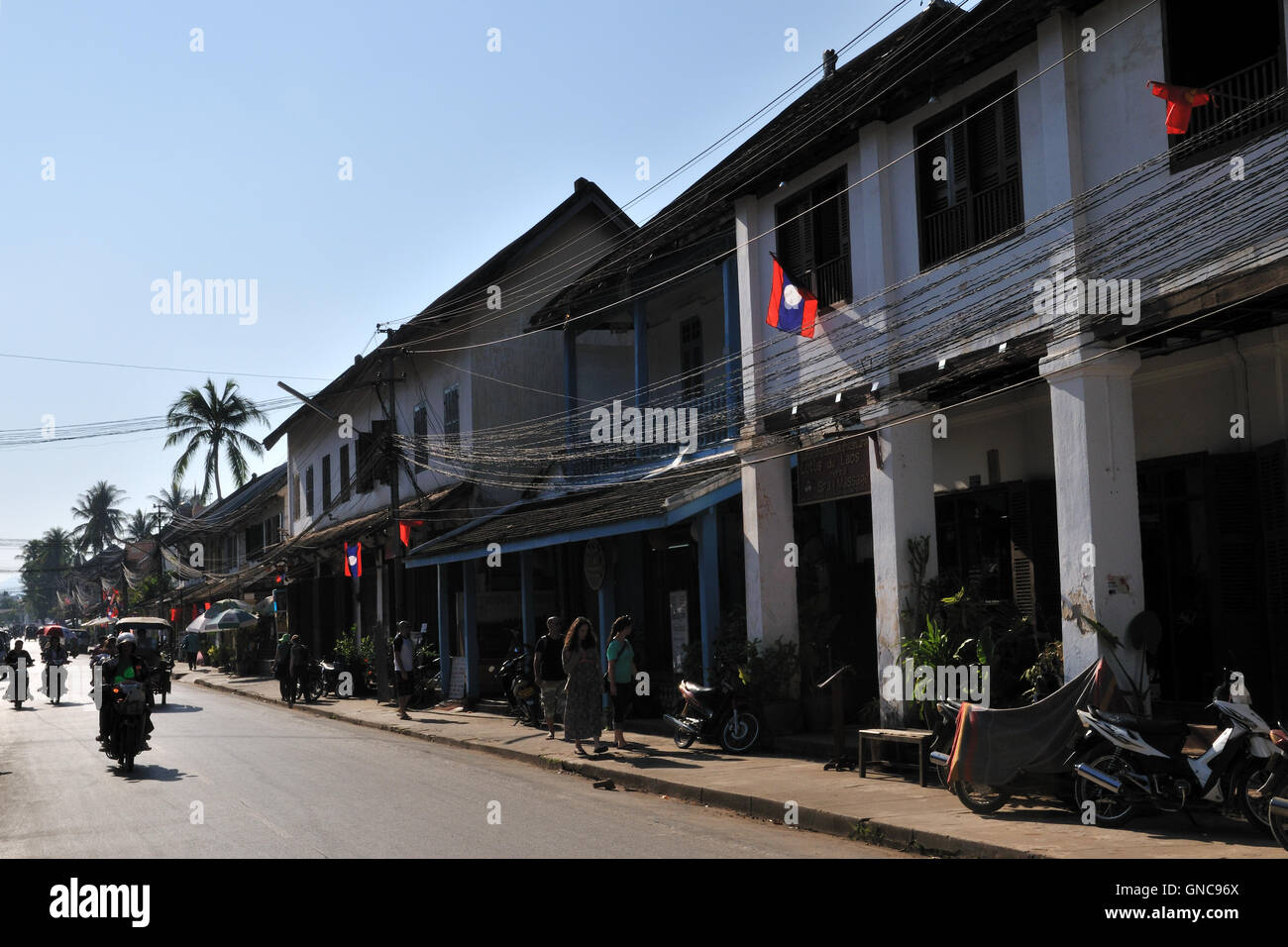 Luang Prabang, Street und kolonialen Gebäuden Stockfoto