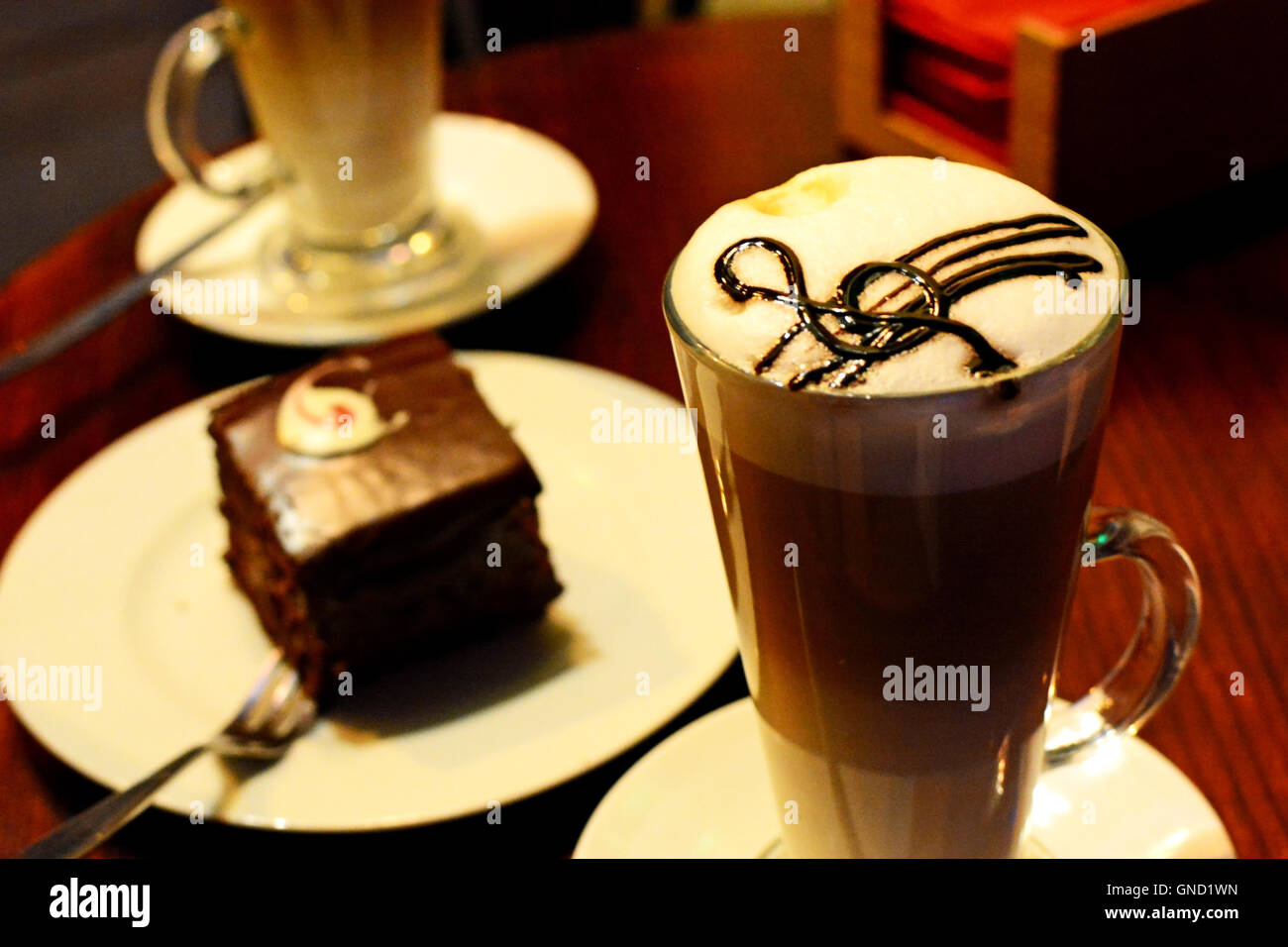 Kaffee und Schokolade Kuchen Stockfoto