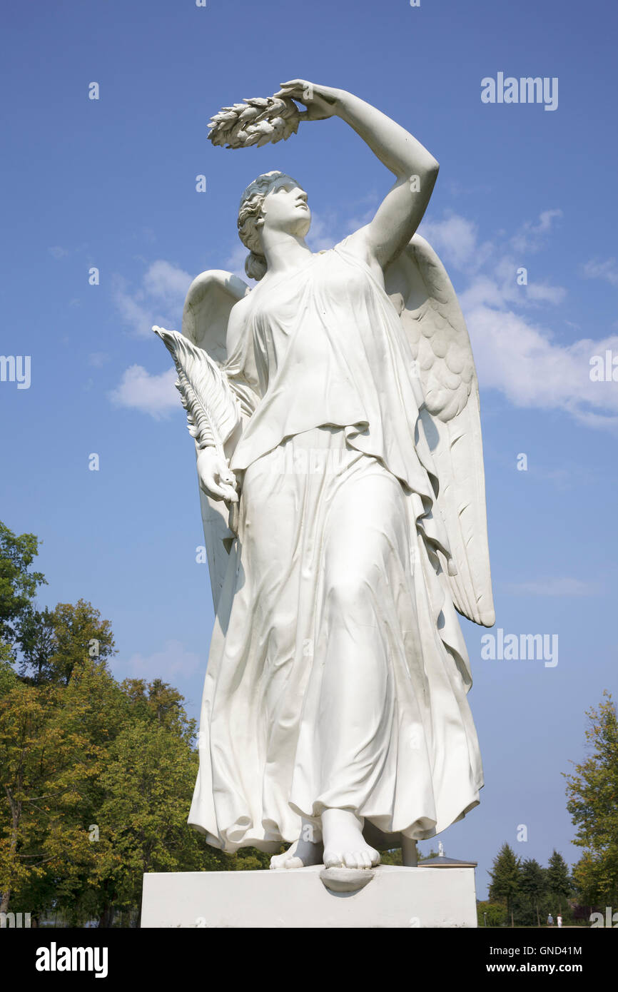 Statue im Schlossgarten – Victoria von Leuthen, Neustrelitz, Mecklenburg-Vorpommern, Deutschland Stockfoto