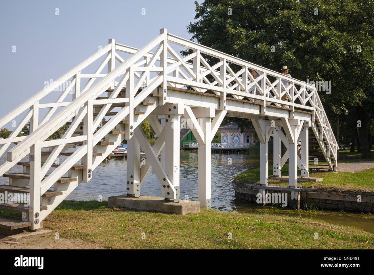 Weisse Bruecke – weiße Brücke, Neustrelitz, Mecklenburg-Vorpommern, Deutschland Stockfoto