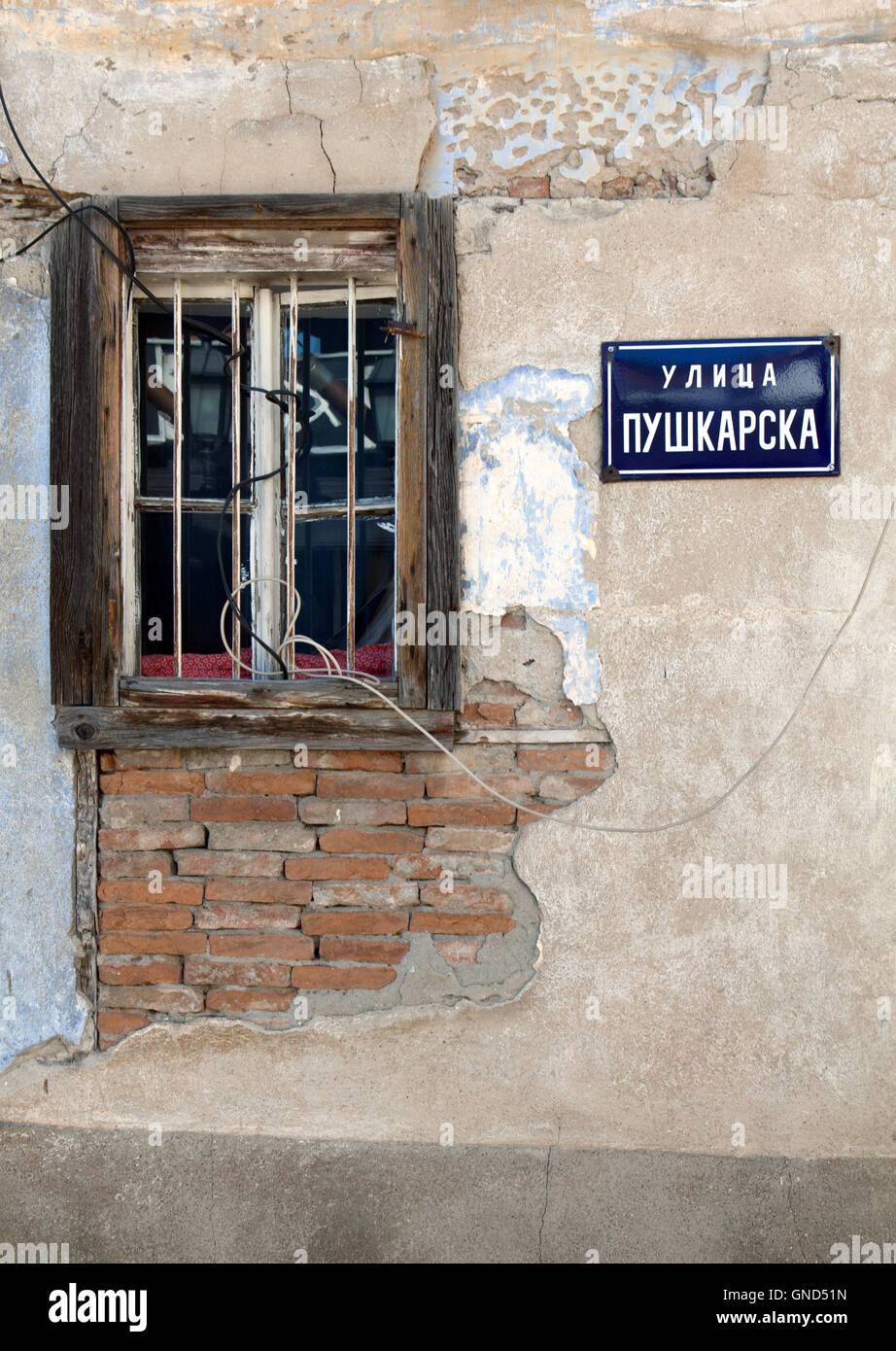 Verfallenes Haus in der alten Basar von Skopje, Mazedonien Stockfoto