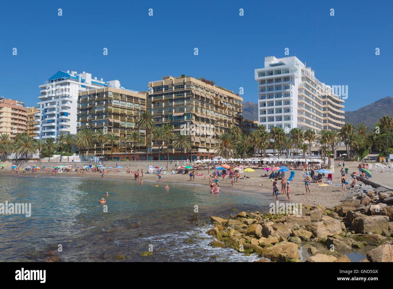Marbella, Costa Del Sol, Provinz Malaga, Andalusien, Südspanien. Playa De La Bajadilla. Stockfoto