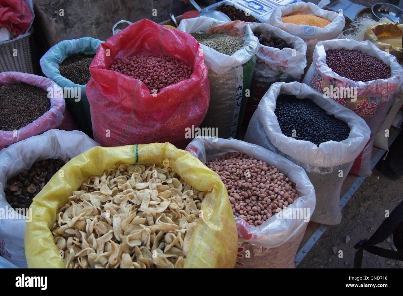 Getrocknete Lebensmittel auf den Umsatz im lokalen Markt Stockfoto
