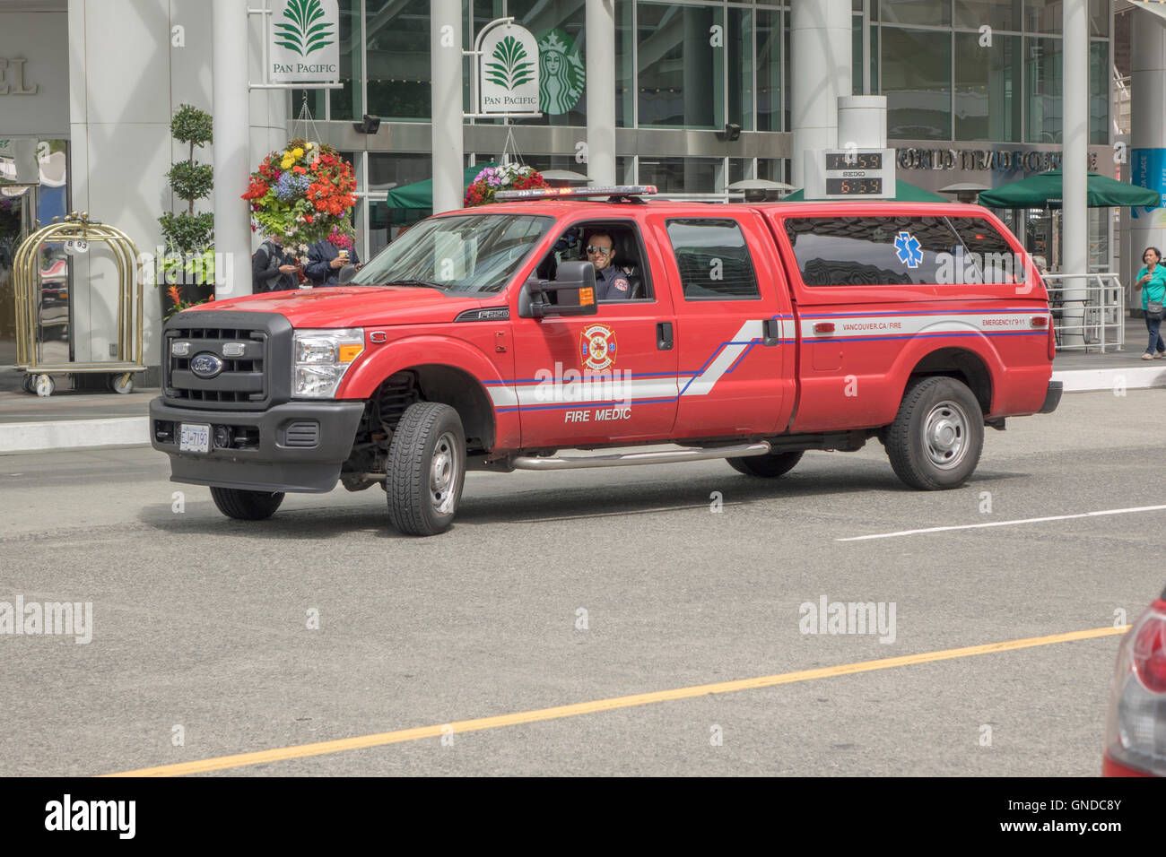 Ein Vancouver Notfall Feuer und Sanitäter abholen LKW Fahrzeug Sanitäter Antwort Stockfoto